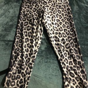 Onzie flow m/l crop leggings - perfect condition